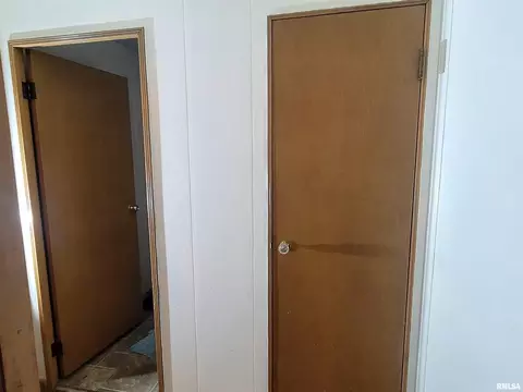 Entry Way - 210 S White St, Macomb, IL 61455 photo 1 of 1