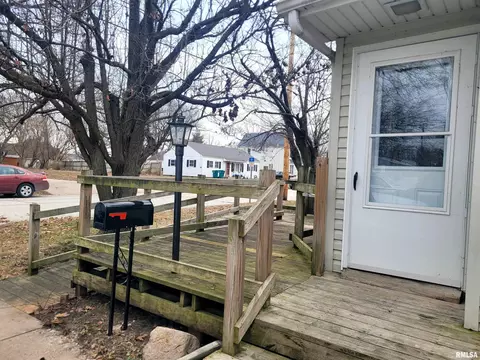 Exterior - 210 S White St, Macomb, IL 61455 photo 2 of 3