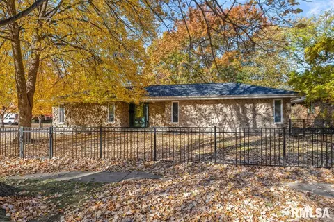 161 Cypress Point Dr, Springfield, IL 62704