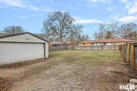 Exterior - 2021 Cardinal Dr, Springfield, IL 62704 photo 5 of 7