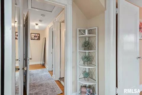 Entry Way - 2021 Cardinal Dr, Springfield, IL 62704 photo 1 of 2