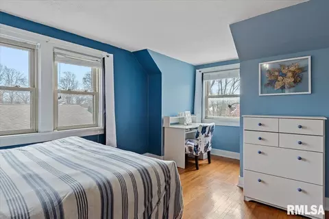 Bedroom - 2021 Cardinal Dr, Springfield, IL 62704 photo 1 of 6