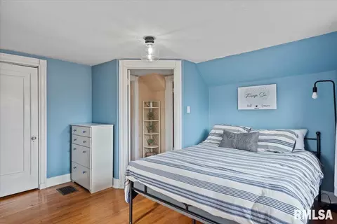Bedroom - 2021 Cardinal Dr, Springfield, IL 62704 photo 2 of 6