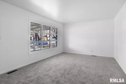 Living - 1820 Fairmont Dr, Springfield, IL 62702 photo 3 of 6