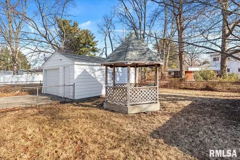Exterior - 1820 Fairmont Dr, Springfield, IL 62702 photo 2 of 3