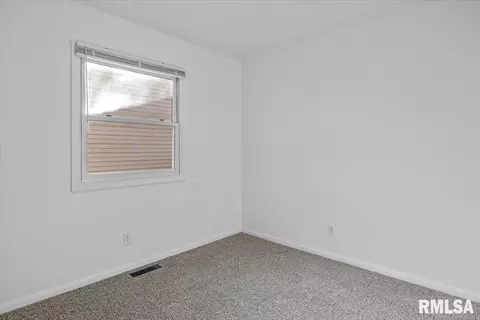 Bedroom - 1820 Fairmont Dr, Springfield, IL 62702 photo 4 of 7