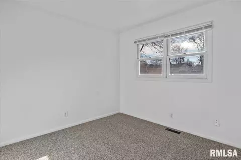 Bedroom - 1820 Fairmont Dr, Springfield, IL 62702 photo 6 of 7