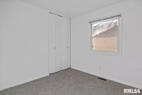 Bedroom - 1820 Fairmont Dr, Springfield, IL 62702 photo 5 of 7