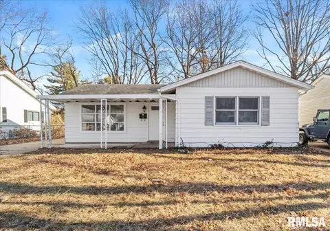 1820 Fairmont Dr, Springfield, IL 62702