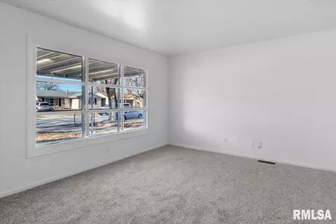Living - 1820 Fairmont Dr, Springfield, IL 62702 photo 4 of 6