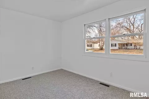 Bedroom - 1820 Fairmont Dr, Springfield, IL 62702 photo 1 of 7
