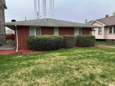 306 E Poplar St, Taylorville, IL 62568