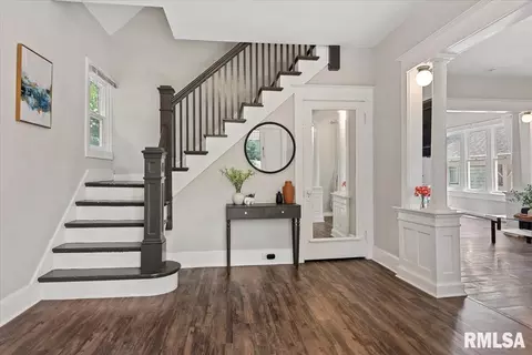 Entry Way - 112 N Macarthur Blvd, Springfield, IL 62702 photo 1 of 2