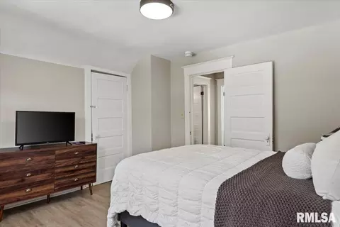 Bedroom - 112 N Macarthur Blvd, Springfield, IL 62702 photo 4 of 4
