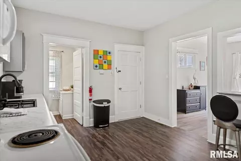 Entry Way - 112 N Macarthur Blvd, Springfield, IL 62702 photo 2 of 2