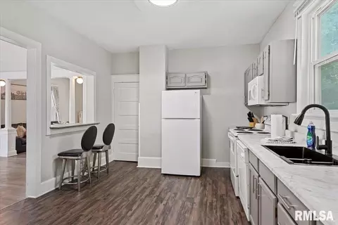 Kitchen - 112 N Macarthur Blvd, Springfield, IL 62702 photo 2 of 2