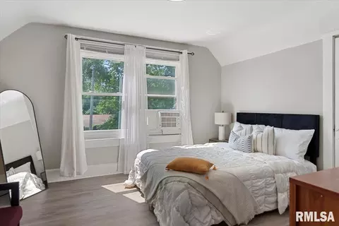 Bedroom - 112 N Macarthur Blvd, Springfield, IL 62702 photo 1 of 4
