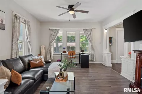 Living - 112 N Macarthur Blvd, Springfield, IL 62702 photo 2 of 2
