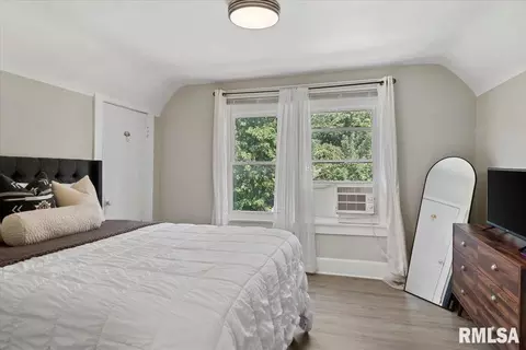 Bedroom - 112 N Macarthur Blvd, Springfield, IL 62702 photo 3 of 4