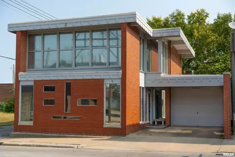 314 Pulaski St, Lincoln, IL 62656