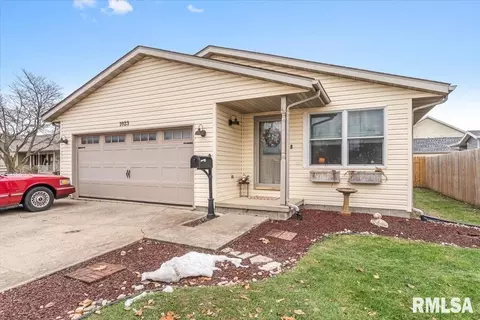1023 Van Buren St, Auburn, IL 62615