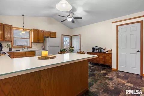 3053 Twin Lakes Dr, Springfield, IL 62707 photo 10