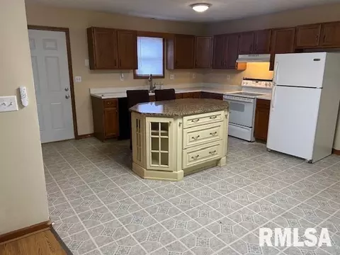 Kitchen - 3136 Lakeshire Dr, Springfield, IL 62707 photo 1 of 2