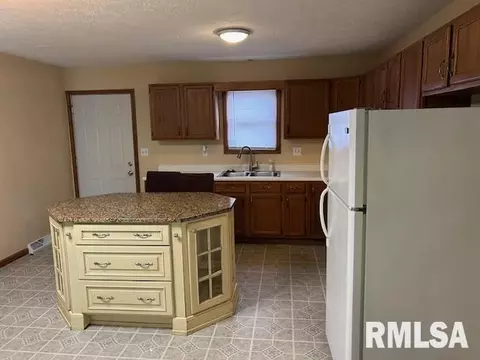 Kitchen - 3136 Lakeshire Dr, Springfield, IL 62707 photo 2 of 2