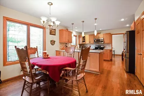 3709 W Bluffs Rd, Springfield, IL 62711 photo 9