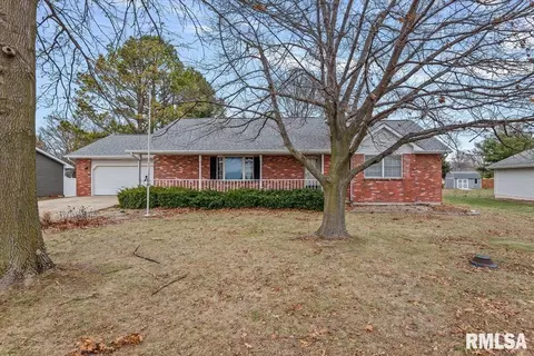 159 Bobby Dr, Divernon, IL 62530