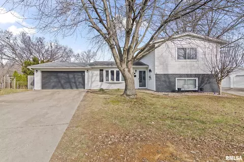 1386 Valley Dr, Springfield, IL 62702