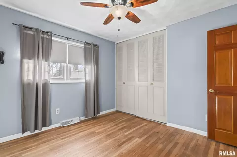 Bedroom - 1386 Valley Dr, Springfield, IL 62702 photo 10 of 11