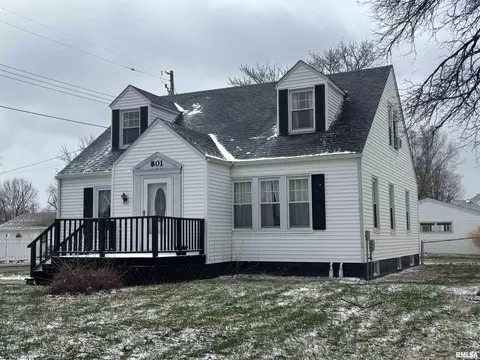 801 Haner Ave, Taylorville, IL 62568