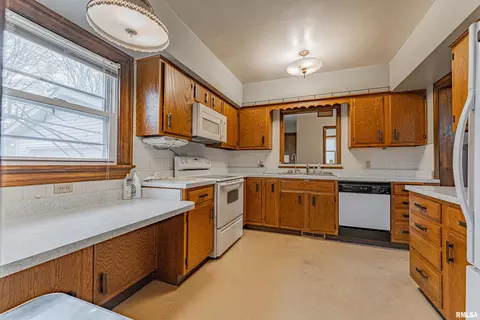 214 N Maple Ave, Minier, IL 61759 photo 21