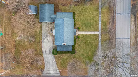 214 N Maple Ave, Minier, IL 61759 photo 5