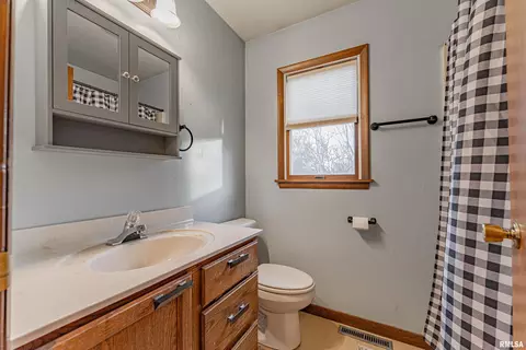 214 N Maple Ave, Minier, IL 61759 photo 19