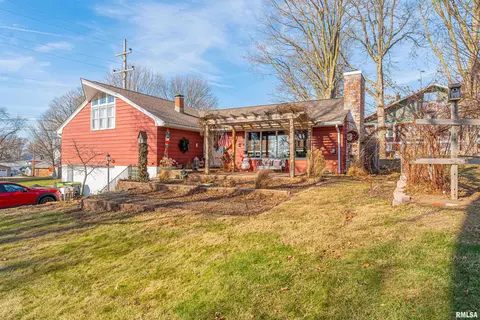 209 W Cooke St, Mount Pulaski, IL 62548