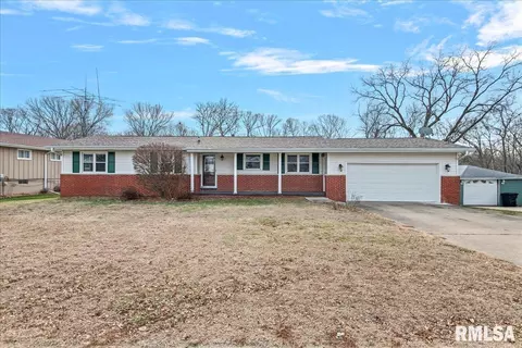 117 James Ct, East Peoria, IL 61611