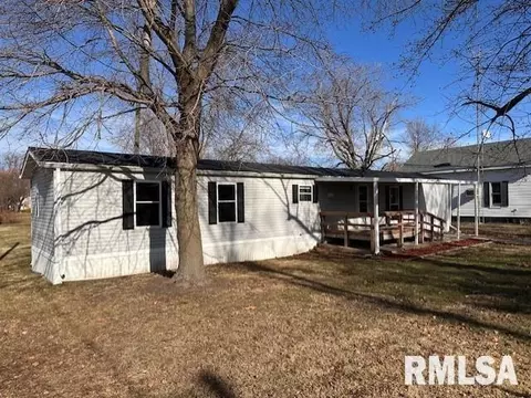 720 Morgan St, Chapin, IL 62628