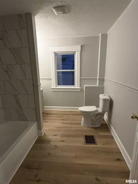 Bath - 1111 N Walnut St, Springfield, IL 62702 photo 3 of 3