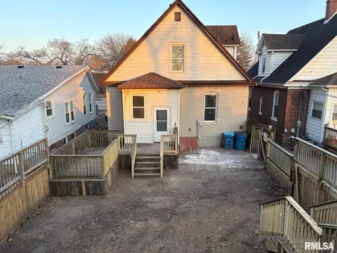 Exterior - 1111 N Walnut St, Springfield, IL 62702 photo 3 of 4