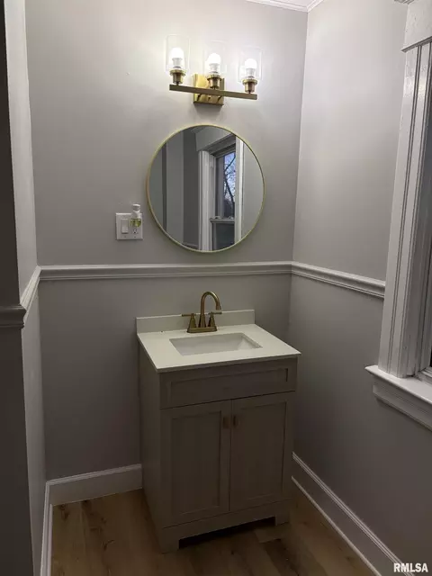 Bath - 1111 N Walnut St, Springfield, IL 62702 photo 1 of 3