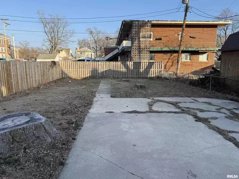 Exterior - 1708 S Spring St, Springfield, IL 62704 photo 4 of 4