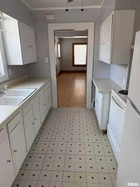 Entry Way - 1708 S Spring St, Springfield, IL 62704 photo 1 of 1
