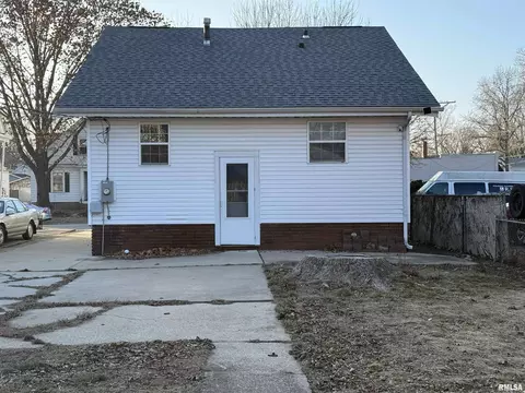 Exterior - 1708 S Spring St, Springfield, IL 62704 photo 3 of 4