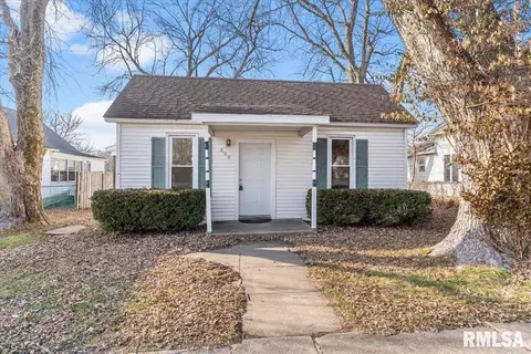 809 S 1st St, Divernon, IL 62530