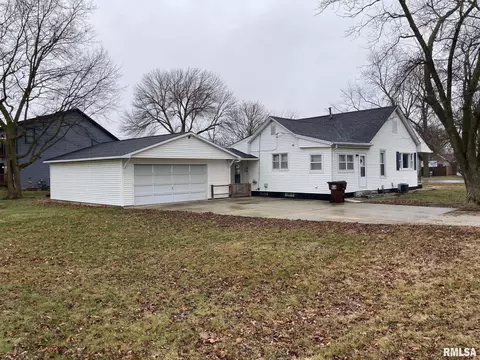 202 S Dye St, Virden, IL 62690