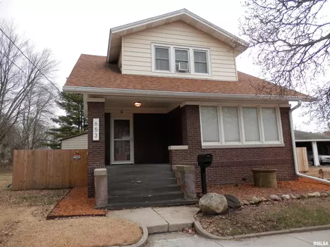 653 N Cedar St, Galesburg, IL 61401