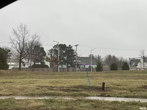 3200 Enfield Cir, Springfield, IL 62711