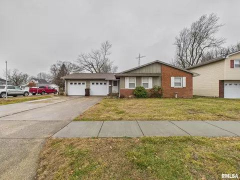 1201 Allied Ave, Taylorville, IL 62568